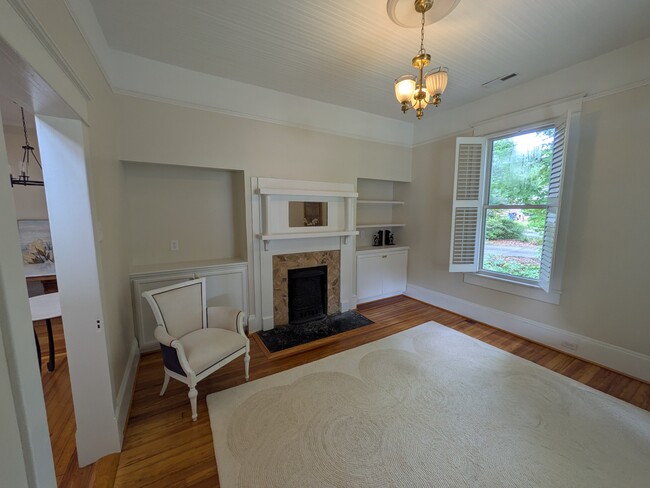 Building Photo - 222 Burkewood Dr