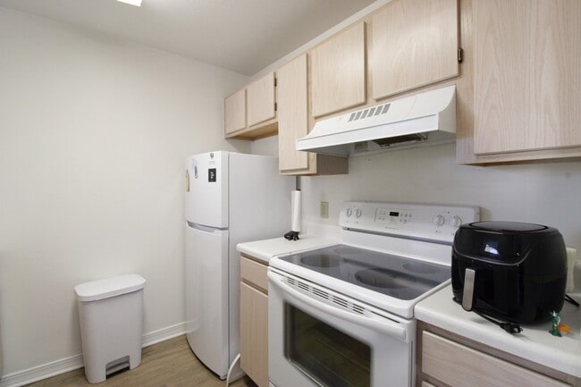 Building Photo - 2360 SW Archer Rd