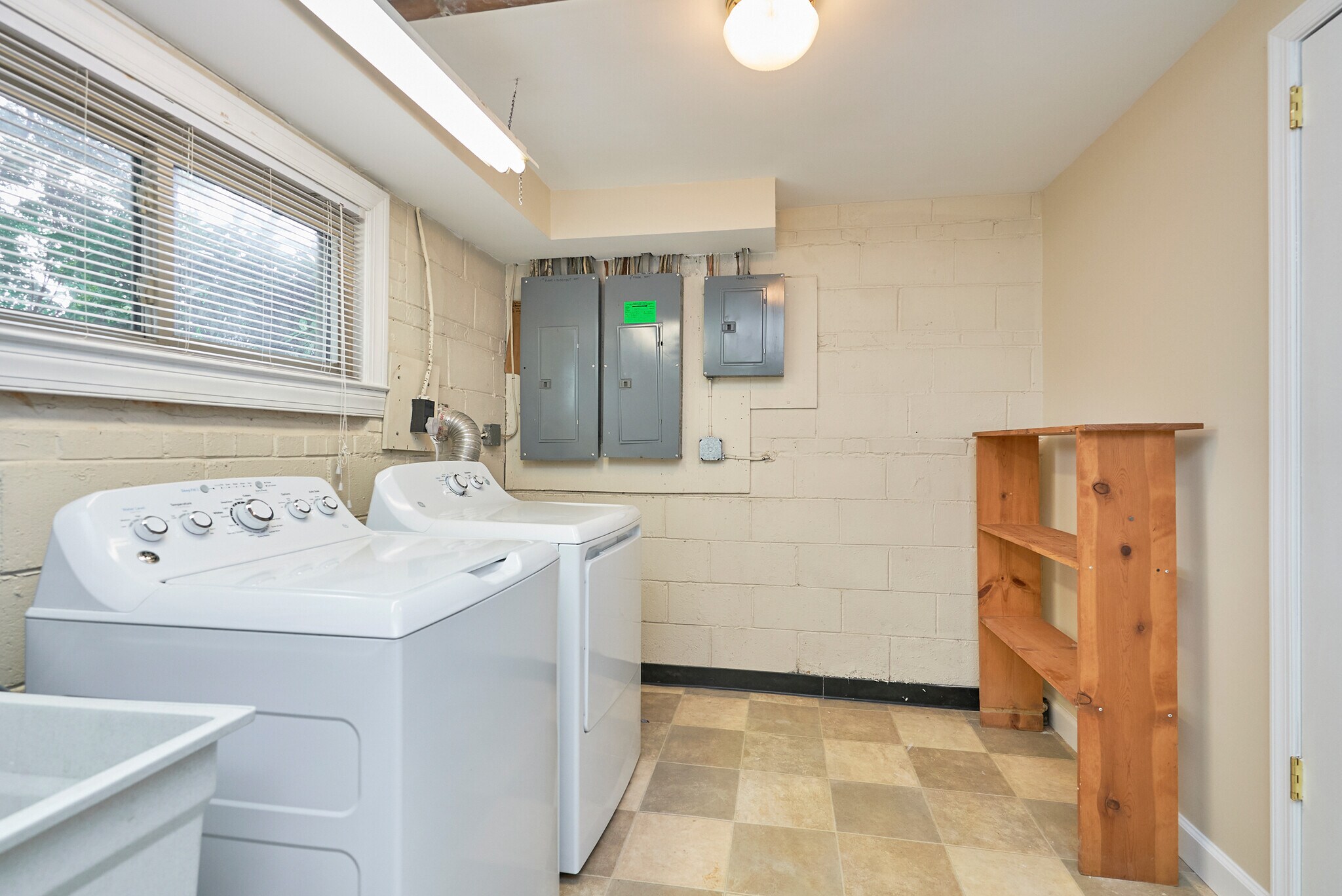 Building Photo - 805 23rd St S