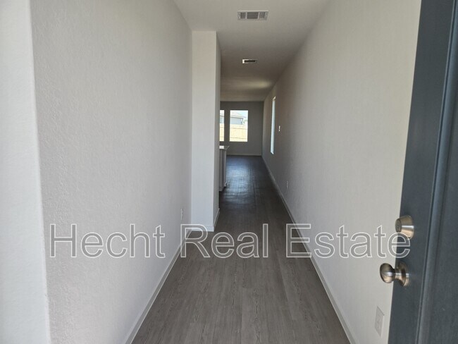 Building Photo - 1526 Tiptop Mdw