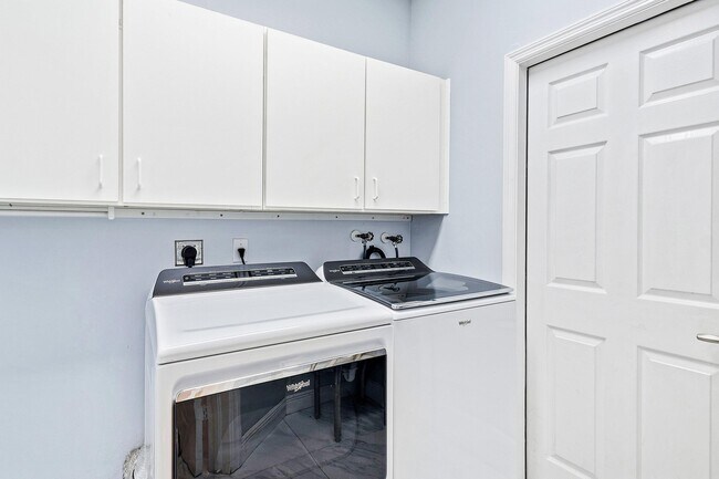 Building Photo - 12403 Cascades Pointe Dr