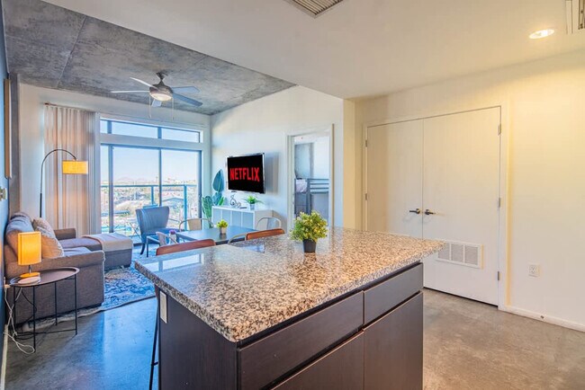 Building Photo - 333 E Roosevelt St