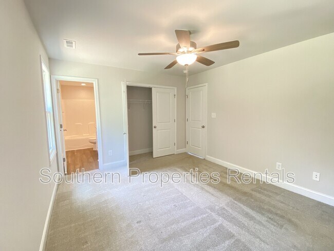 Building Photo - 529 Hamlet Dr