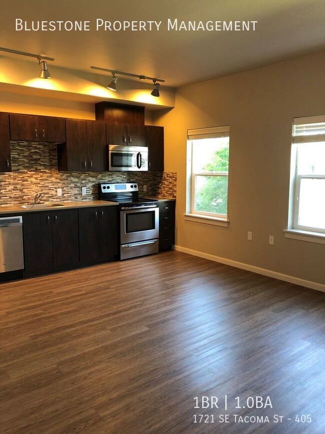 Building Photo - One bedroom in the heart of sellwood! $399...