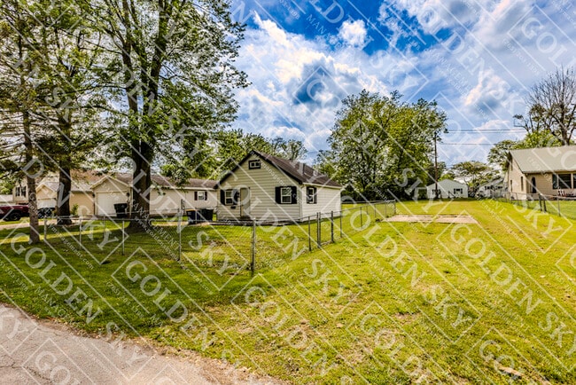 Building Photo - 2501 N Buckles St
