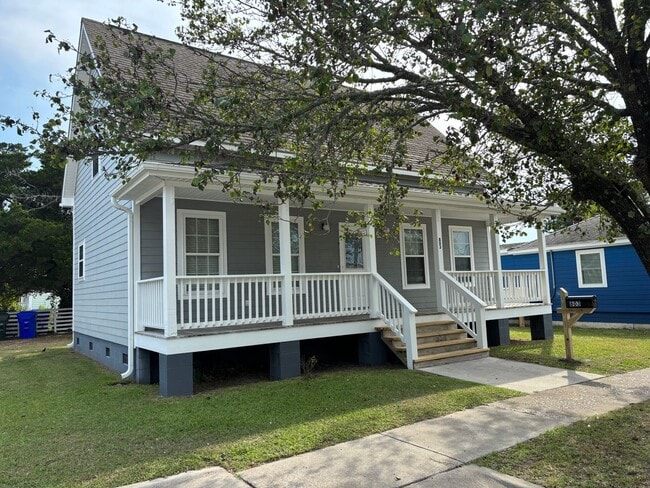 Building Photo - 803 Pine St