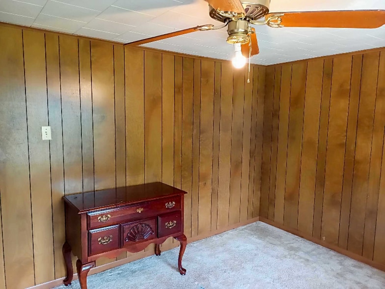 Building Photo - 915 E Ash St