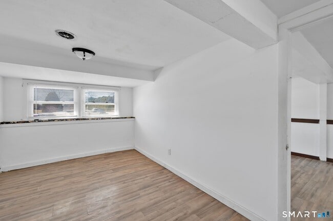 Building Photo - 178 Kelly Rd