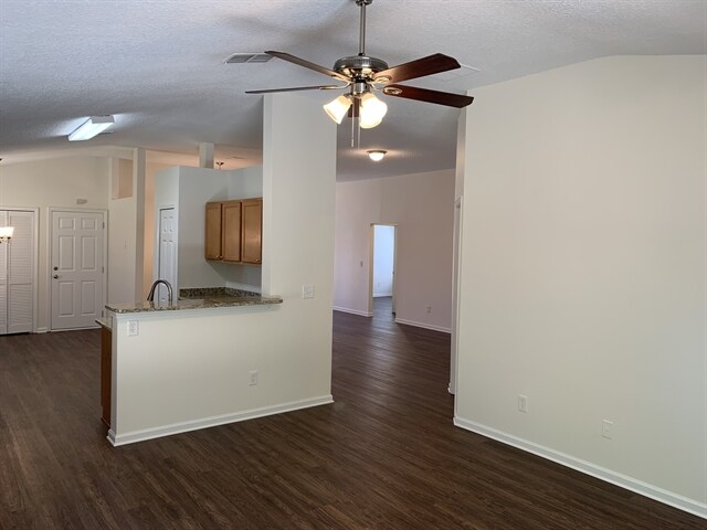 Building Photo - 98 Marisco Way