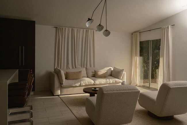 Building Photo - 53675 Avenida Martinez