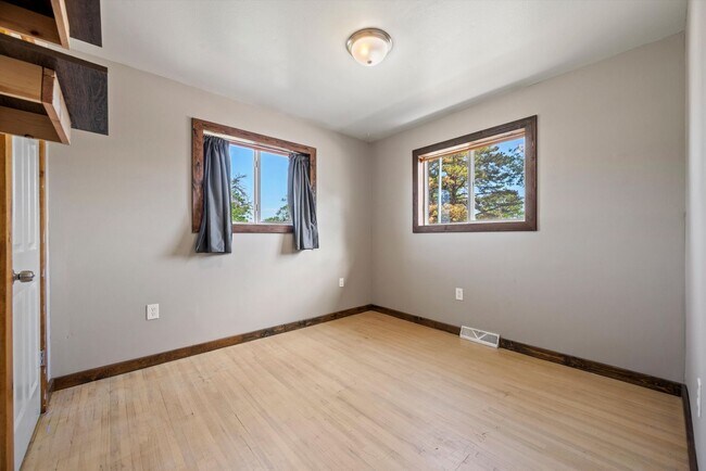Building Photo - Updated 2 Bedroom Home in North Park Hill | Fresh Paint & Prime Denver Location