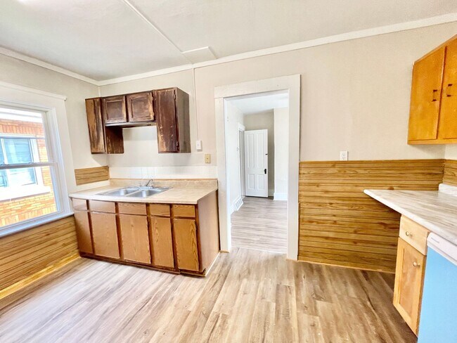 Building Photo - 3074 Toledo Ave