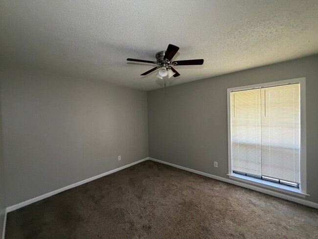 Building Photo - Charming 3BR/2BA Bartlett Area Home | Soaring High Ceilings, Brick Fireplace & Fenced Yard
