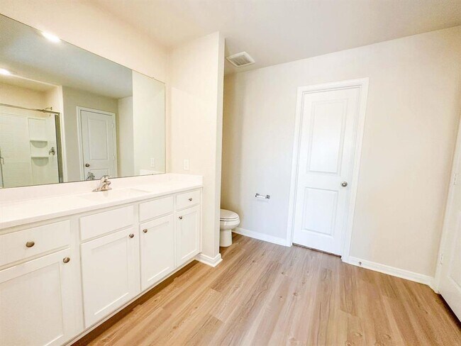 Building Photo - 16322 Sweet Grv Dr