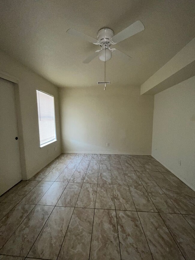 Building Photo - 3182