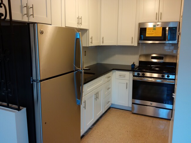 Kitchen w stainless appliances & microwave - Kent Apartments of Dumont