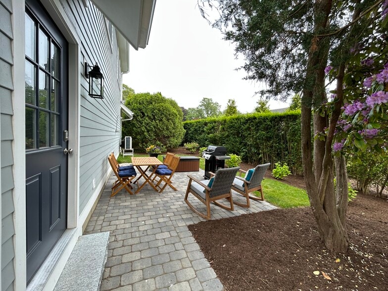 Building Photo - 5 Key Ct