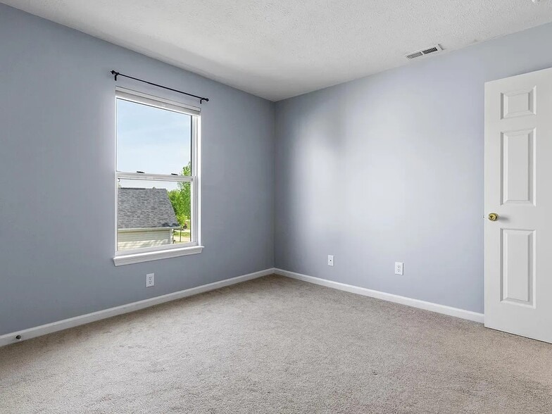 Building Photo - 12186 Split Granite Dr