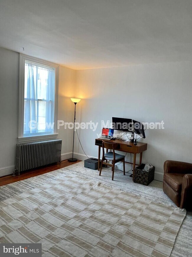 Building Photo - 866 N Lawrence St
