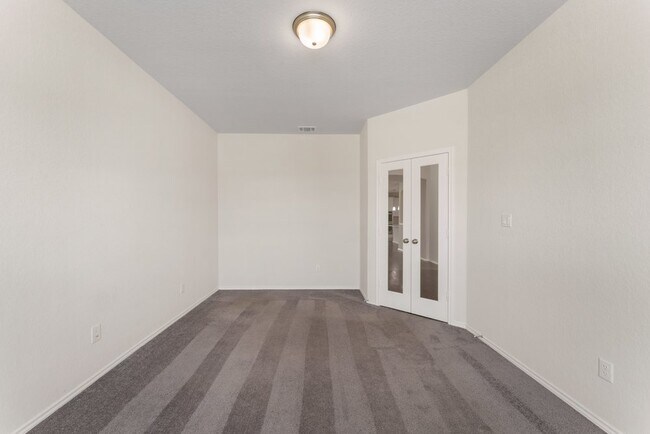 Building Photo - 942 Blue Violet