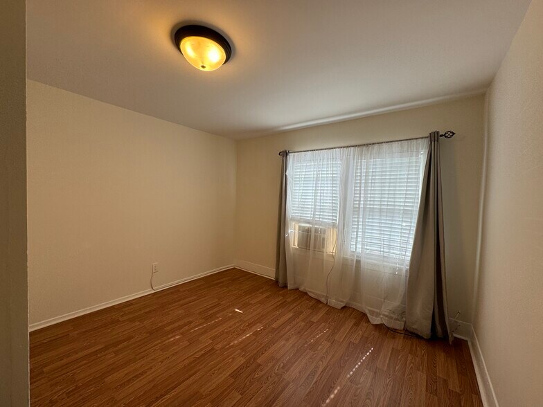 Building Photo - 1183 N Normandie Ave