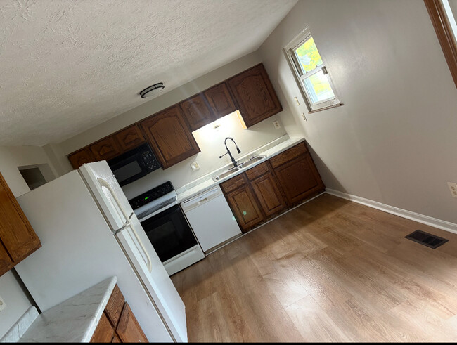 Building Photo - 1375 Firethorne Dr