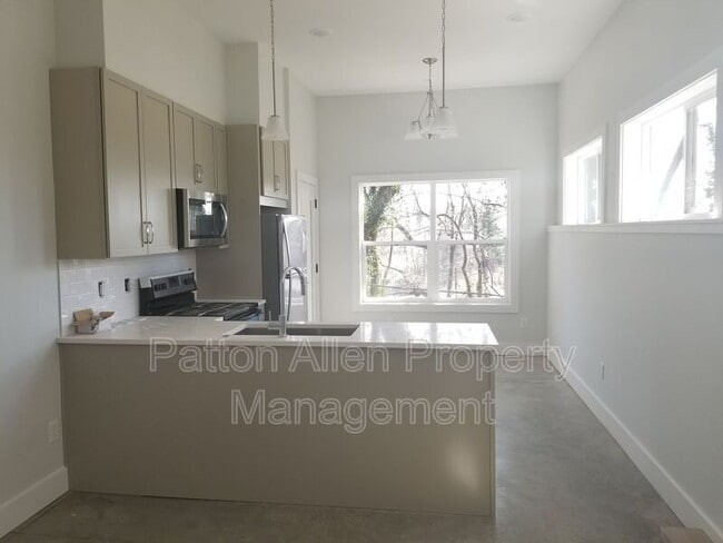 Building Photo - 6 Dundee St