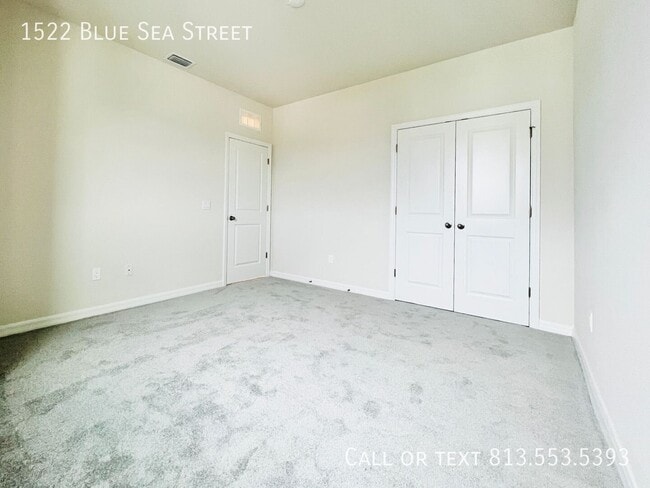 Building Photo - 1522 Blue Sea St