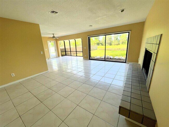 Building Photo - 4431 Real Ct