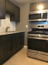 Building Photo - 32 Truman St