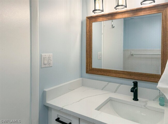 Building Photo - 788 Park Shore Dr