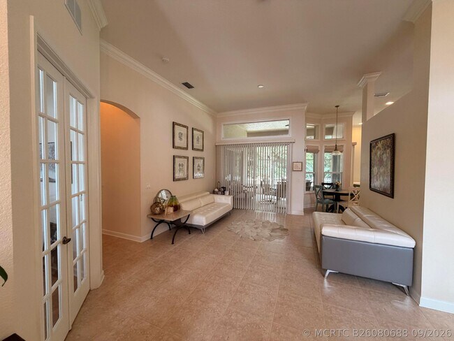 Building Photo - 403 NW Lyndhurst Ct