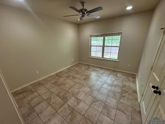 Building Photo - 133 Summer Creek Dr
