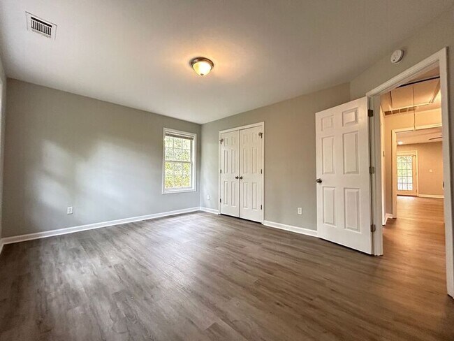 Building Photo - 190 Stanhope Cir NW