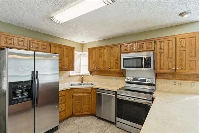 Building Photo - 904 Rusk Dr