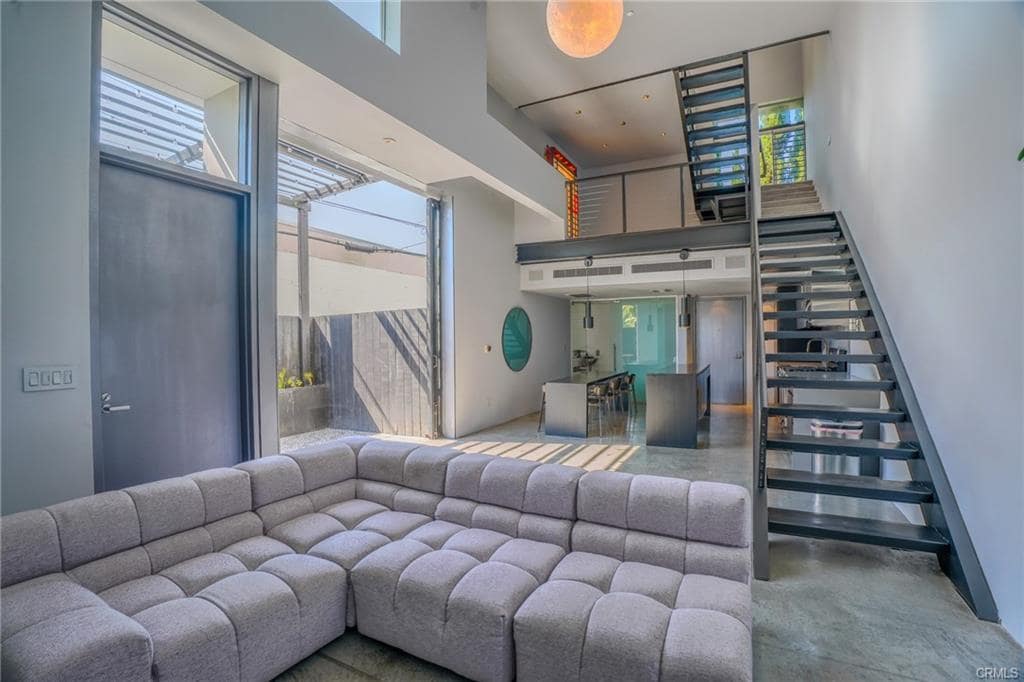 Building Photo - 1011 N Orange Grove Ave