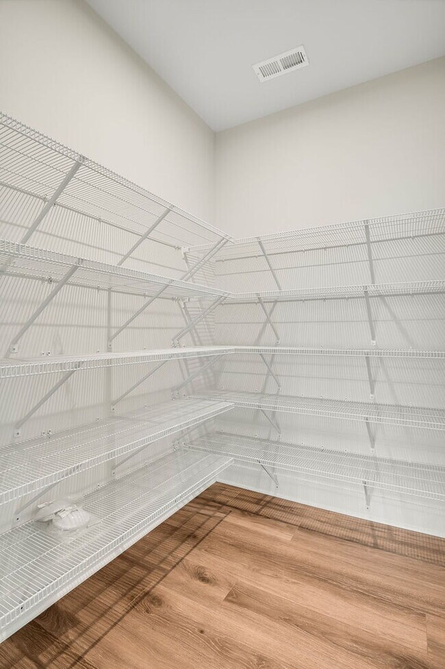 Building Photo - For Rent: Spacious 3-Bedroom Condo in the Heart of Richmond