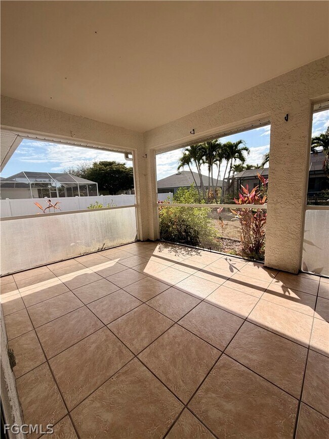 Building Photo - 4620 SW 13th Ave