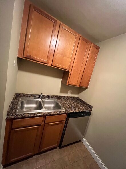 Building Photo - 15 E Kirby St