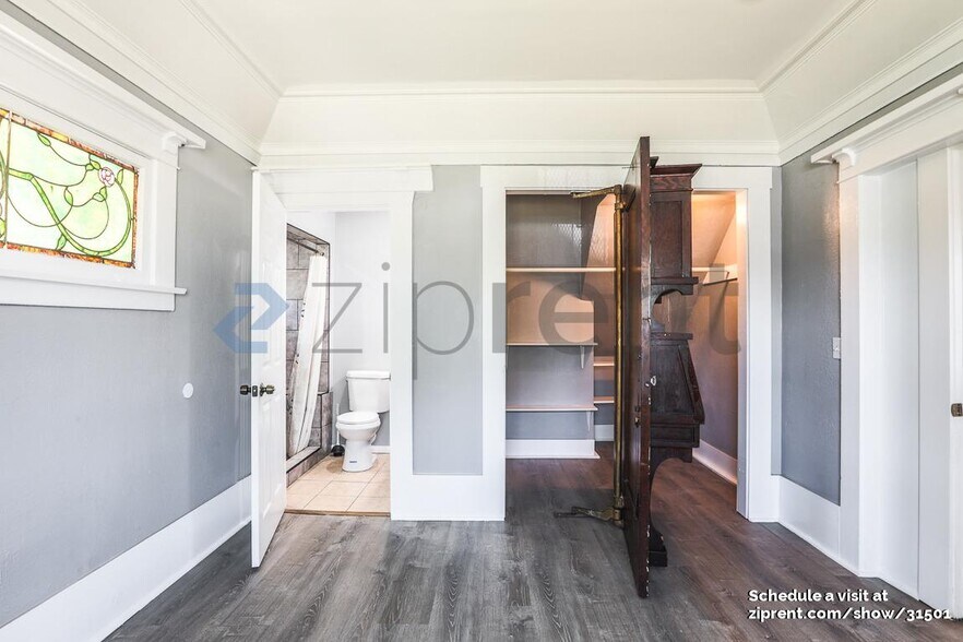 Building Photo - Unit
