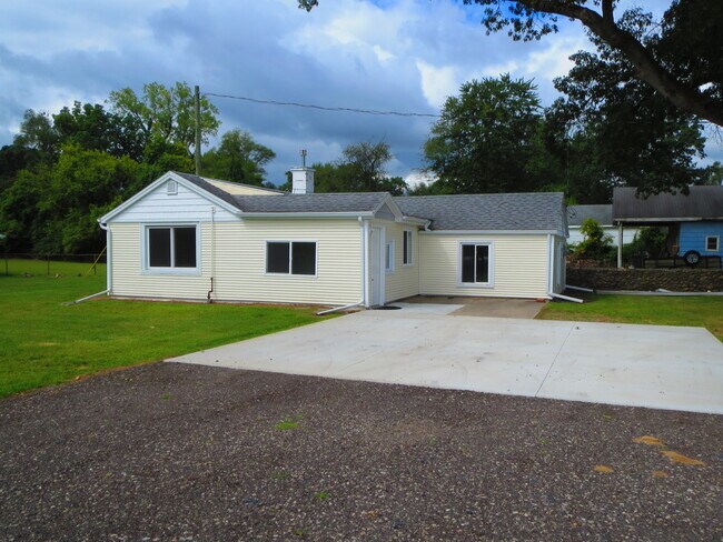 Primary Photo - 5933 Blossman Rd