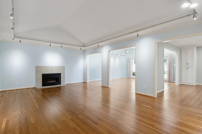 Building Photo - Charming 3-Bedroom Home with Office in desirable Old Palo Alto neighborhood Avail Feb 7th