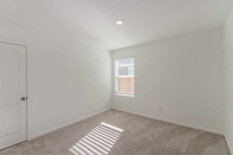 Building Photo - 460 San Miguel Crk Dr