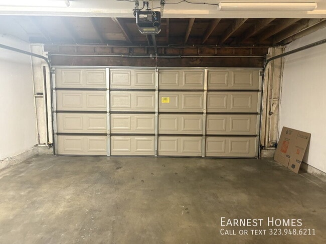 Building Photo - 9625 Sylmar Ave