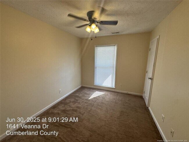 Building Photo - 1641 Veanna Dr