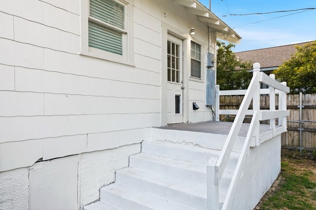 Building Photo - 1705 Virginia Pl