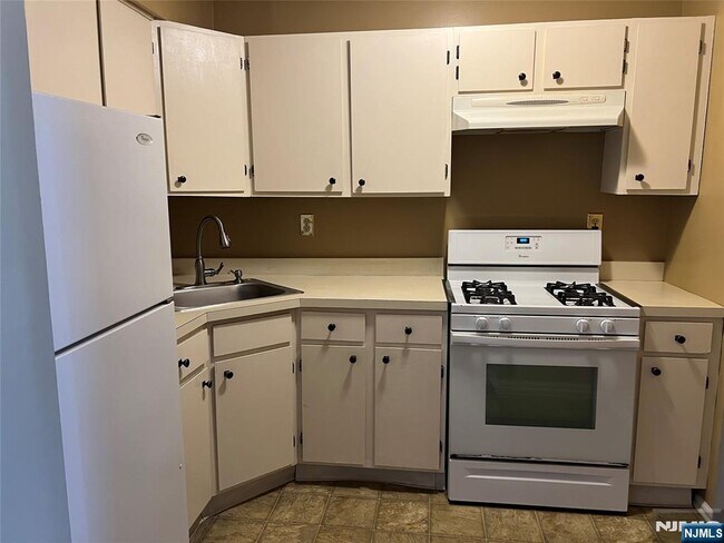 Building Photo - 775 Sassafras Ct