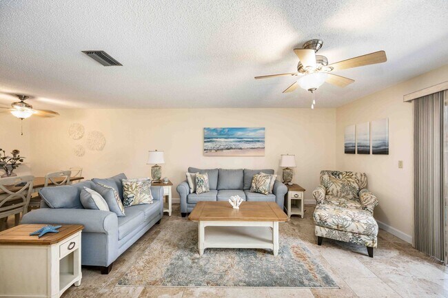 Building Photo - Seasonal or Annual 2 Bedroom, 2.5 Bathroom...