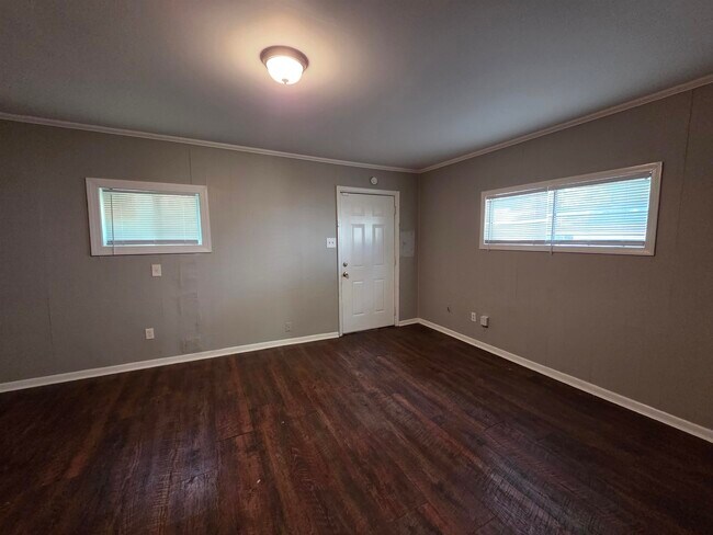 Building Photo - 3447 Dunn Ave