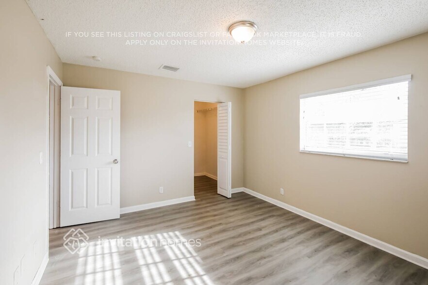 Building Photo - 10966 Winding Creek Way